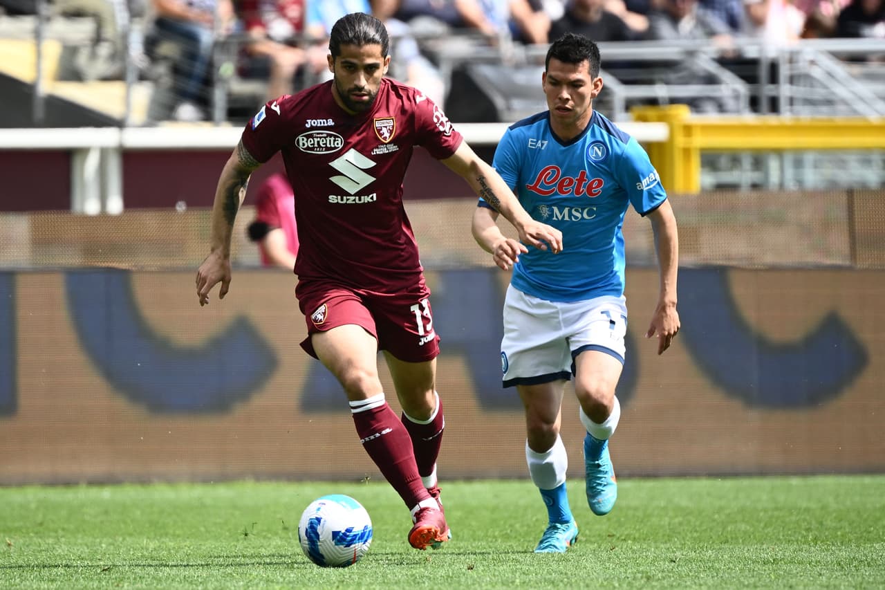 Como siempre la entrega no faltó en el mexicano que buscó todas las pelotas.