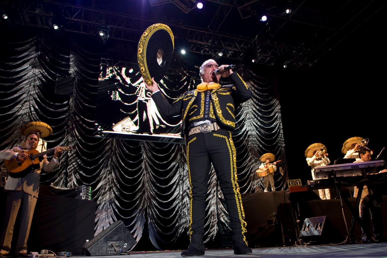 <h2 class="cms-H2-H2">Vicente Fernández, Premio Lo Nuestro a la Excelencia 2008</h2>
<br>
<b>Vicente Fernández</b> fue reconocido en la edición de 2008 de Premio lo Nuestro, con el Premio a la Excelencia.