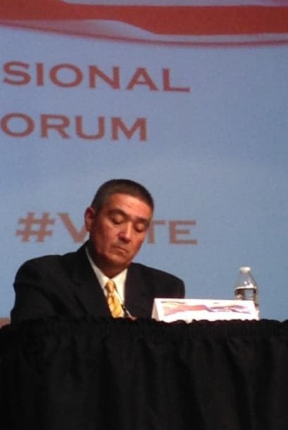 El candidato demócrata, Randy Camacho, dice que no quiere esperar por los políticos, sino tomar acción por su cuenta. Propone un plan en el que le daría estatus legal a los indocumentados que califiquen. Insiste que prefiere acción local que inacción federal. En cuanto a los niños de la frontera, dice que todos merecen tener un proceso justo, y que es importante que se entienda el problema de la violencia que se está viviendo en países vecinos. Sobre la legalización de la marihuana, él asegura que ya hay en cierta manera una legalización de la misma porque para conseguir marihuana medicinal no se necesita una prescripción sino una recomendación. Dice que como profesor, autor y líder comunitario, quiere servir y hacer los cambios que sean necesarios.