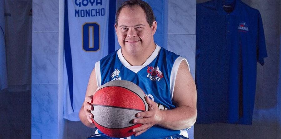 Moncho, el alma del equipo del baloncesto boricua