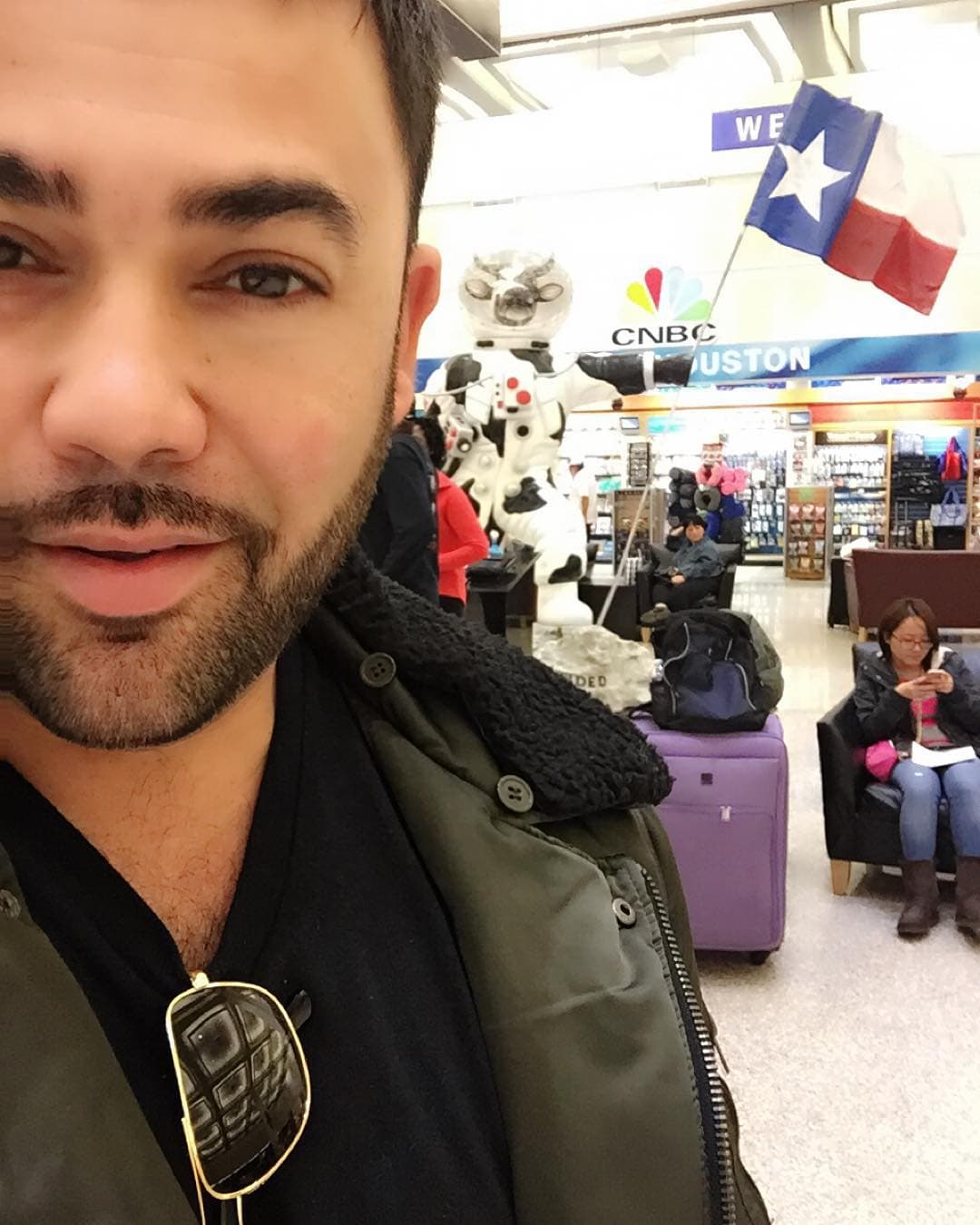 Ya sea por trabajo o por placer, nuestros capitanes viajan todo el tiempo. Aquí Rogelio Martínez en Houston.