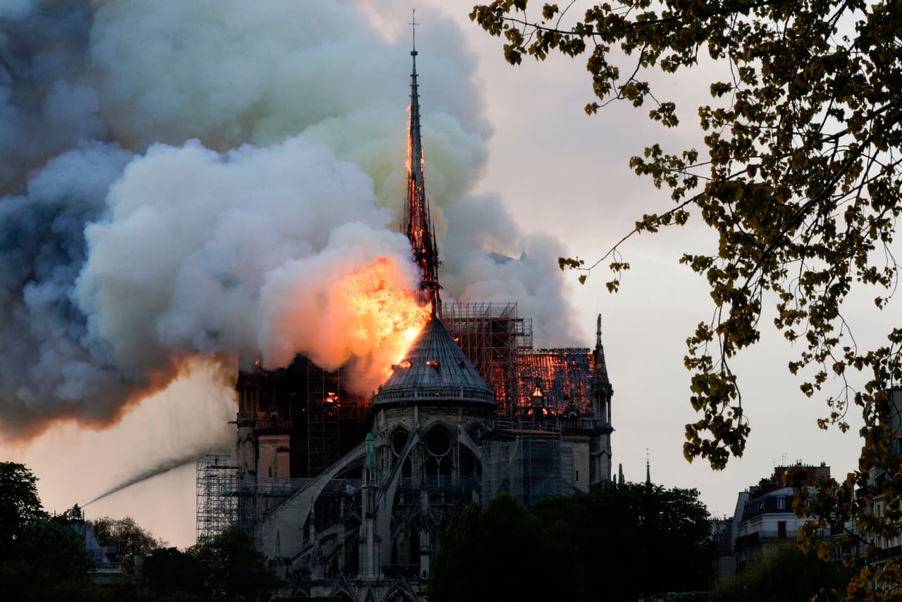 Junto a la torre Eiffel, la catedral de Notre Dame es uno de los monumentos más populares de la capital francesa.