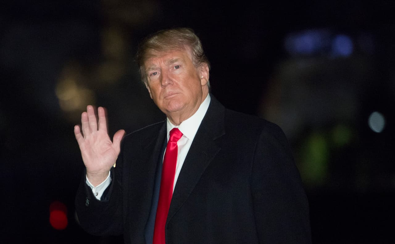 Trump se retracta de la idea de aumentar la edad para comprar rifles de asalto en su plan para controlar la violencia armada