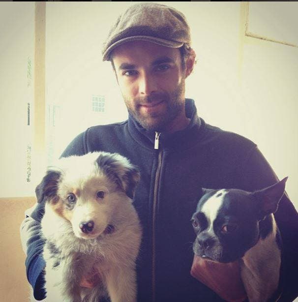 Le encantan los animales, sobre todo los perros. No te pierdas el estreno de "Pasión y Poder" este 3 de Noviembre a las 9PM/8C.