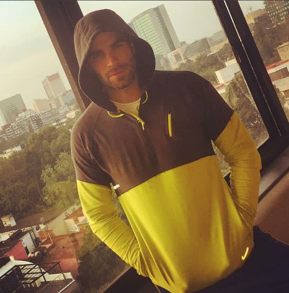 Y por supuesto que le encanta hacer ejercicio para mantener ese cuerpazo.