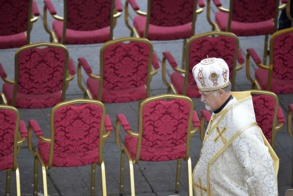 Otros miembros del clero estuvieron muy apurados este domingo con la canonización.