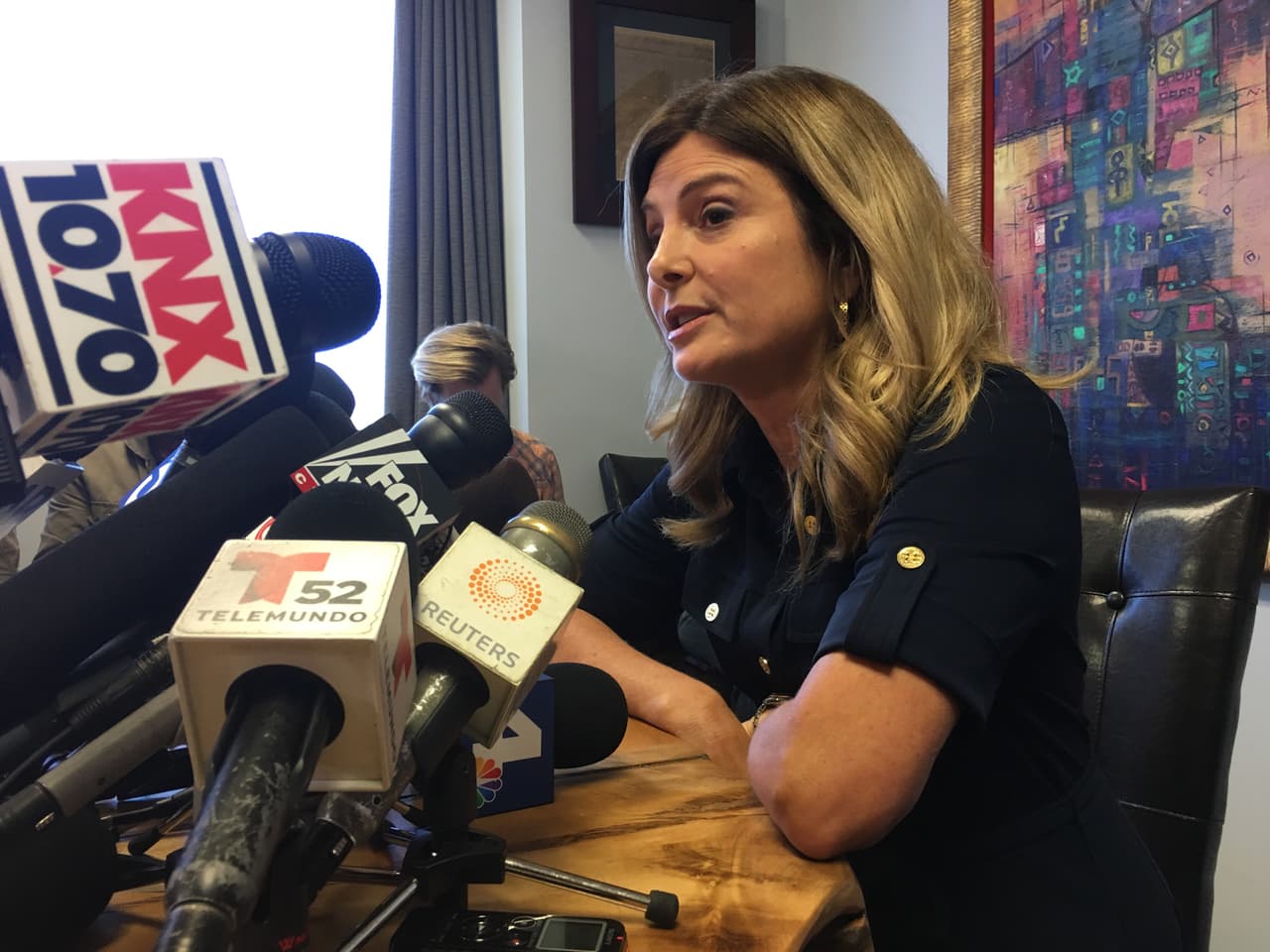 La abogada Lisa Bloom había anunciado en la mañana una rueda de prensa de la mujer, que dice haber sido violada a sus 13 años por el magnate.