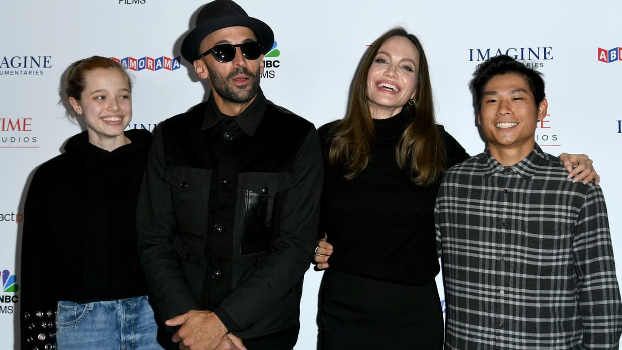 Angelina Jolie con sus hijos