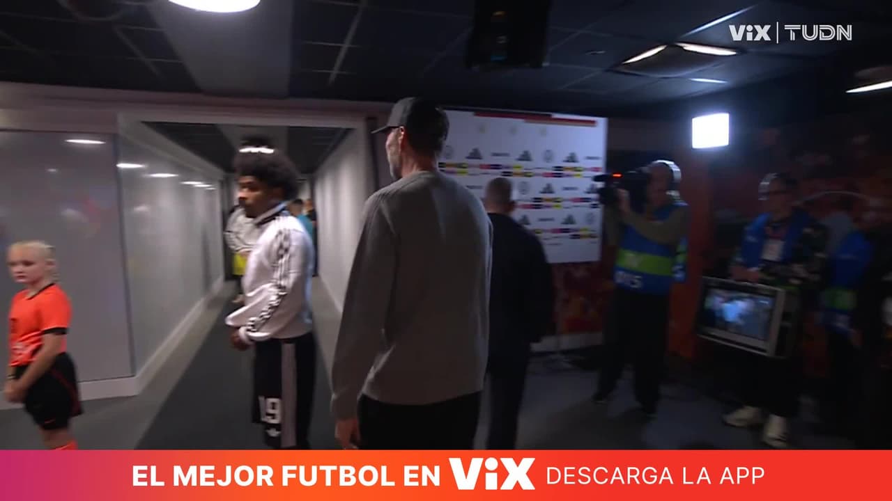 Jürgen Klopp está listo para su debut y así fue captado en el túnel