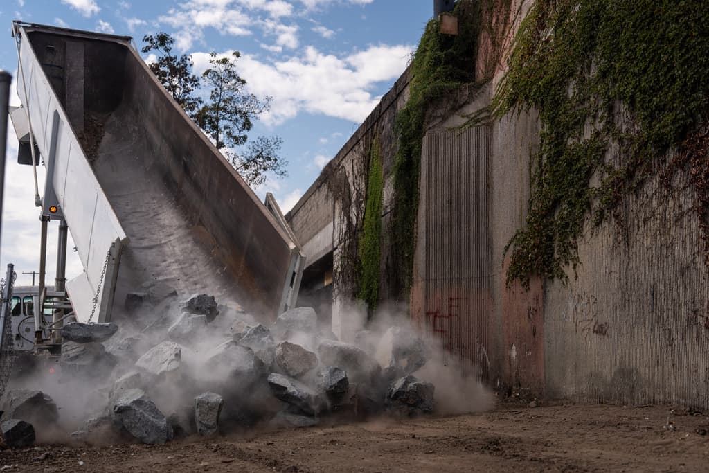 Las autoridades afirmaron que continuarán trabajando para abordar el problema de las personas sin hogar en otras áreas. "Hay que asegurar que lleguemos a un punto donde no anda viviendo nadie en la calle", señaló un representante oficial.