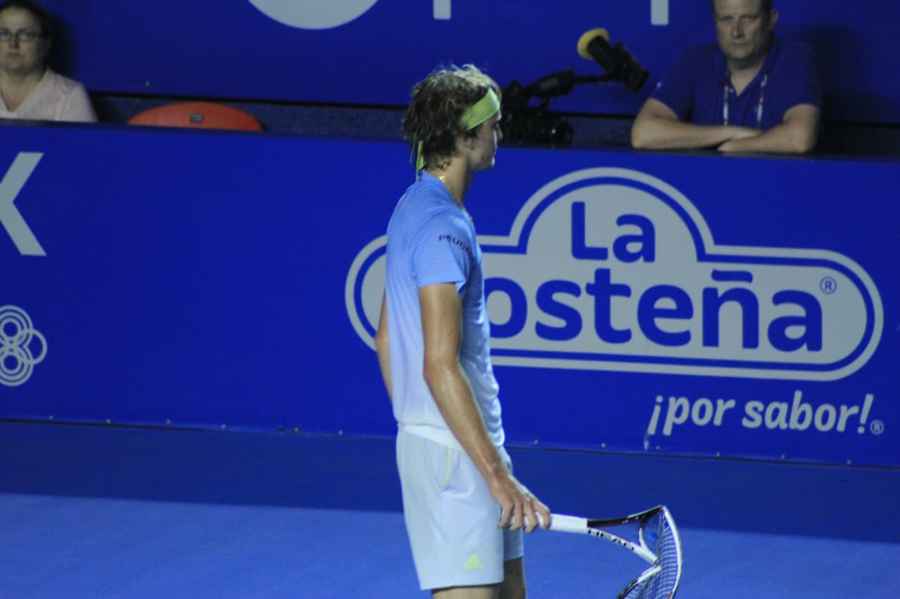 Así terminó la raqueta de Alexander Zverev después de su desplante, cuando Juan Martín del Potro le rompió su servicio en el tercer game del segundo set.
