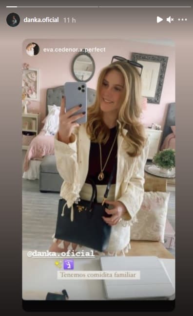 Con este cambio, los seguidores de Daniela Castro y su hija señalaron que
<b>lucen idénticas. </b>La actriz que este año fue la protagonista juvenil de la novela del productor Juan Osorio, ¿Qué Le Pasa a Mi Familia? apuntó junto a la selfie donde lució su nuevo look que estaba lista para una "comidita familiar".