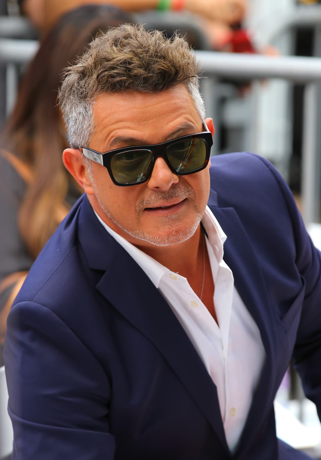 Sanz se mostró con una gran sonrisa al ser parte del 
<b><a href="https://www.univision.com/shows/despierta-america/alejandro-sanz-recibira-su-estrella-en-el-paseo-de-la-fama-de-hollywood-tras-cumplir-estos-requisitos-video" target="_blank">selecto grupo de artistas de habla hispana</a></b> cuyos nombres han sido inmortalizados en el legendario Paseo de Hollywood. 
<br>