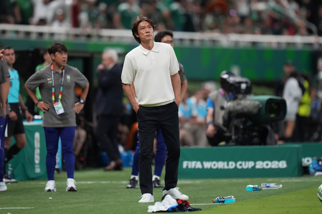El entrenador de Corea del Sur, Hong Myung-bo, reacciona durante el partido de fútbol del Grupo A de la Copa del Mundo entre México y Corea del Sur en Zapopan, cerca de Guadalajara, México, el jueves 18 de junio de 2026.