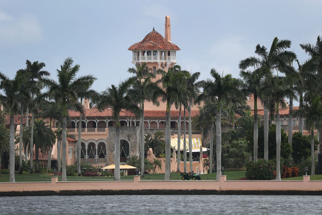 <b>Puesto 9. Palm Beach, Florida</b>
<br>
<br>Multimillonarios residentes: 11
<br>
<br>Valor neto combinado de los multimillonarios de la ciudad: 61,600 millones de dólares.
<br>
<br>El multimillonario más rico de la ciudad: Thomas Peterffy (25,200 millones de dólares). De origen hungaro, es fundador y presidente de Interactive Brokers, una de las plataformas de comercio electrónico más grandes y antiguas del país.