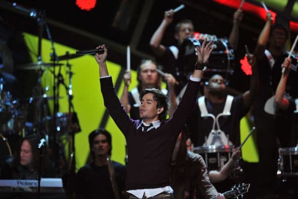 Además cantó solo el tema 'I Like It'.