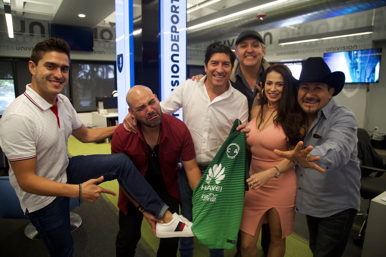 El día en que el 
<a href="https://www.facebook.com/RaulElPelon/?fref=ts">Pelón</a> tuvo que pagar una apuesta en los estudios de 
<a href="https://www.facebook.com/UnivisionDeportes/?fref=ts">Univision Deportes.</a>