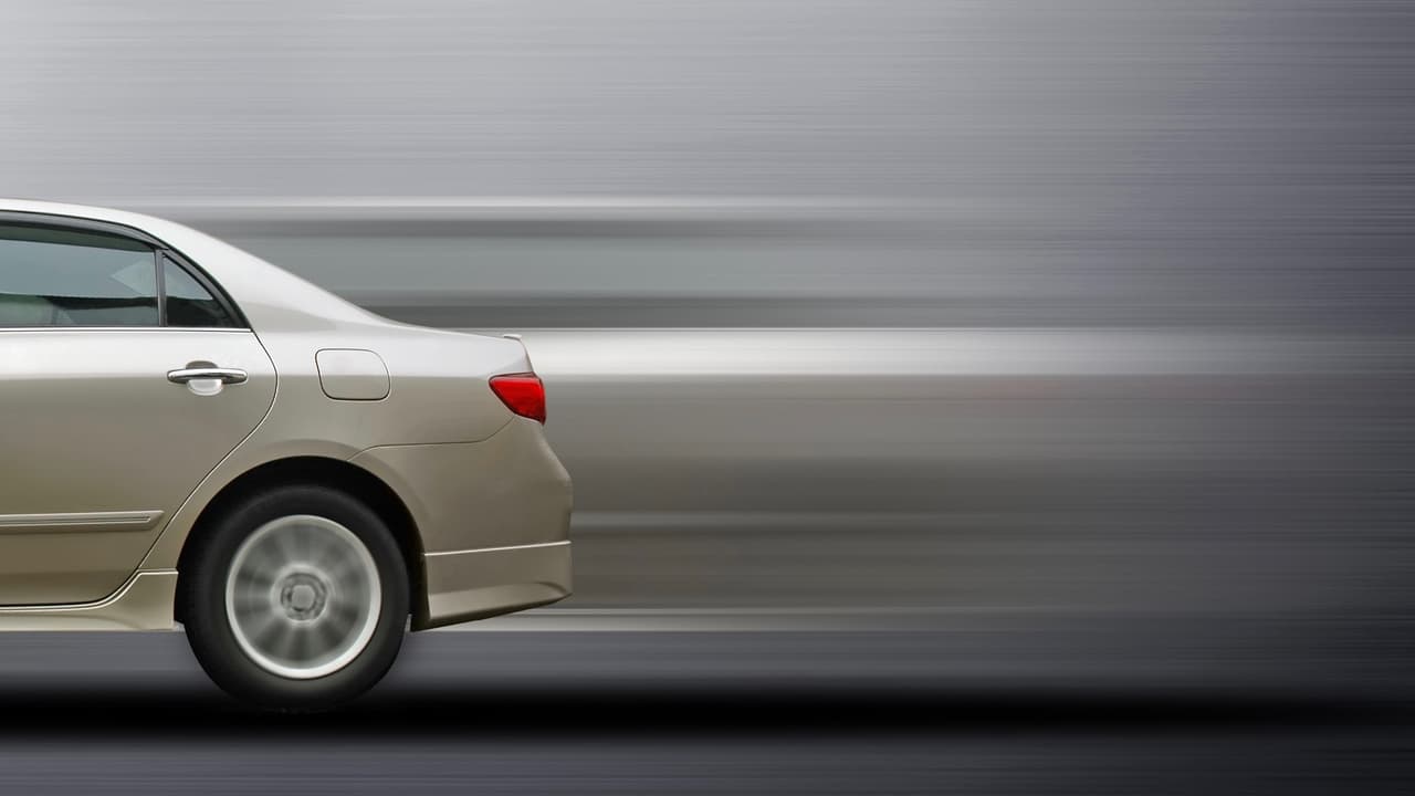 El sitio web de temas automotrices
<b><a href="https://www.iseecars.com/slowest-selling-cars-2018-study" target="_blank"> iSeeCars.com</a></b> llevó a cabo un estudio en el que determinó que el tiempo promedio que un carro usado permanece en el concesionario antes de ser vendido es de 
<b>46.6 días</b> El estudio, que analizó
<b> 4 millones de transacciones </b>realizadas entre 
<b>enero y julio de 2018</b> por autos usados de entre 
<b>1 y 3 años de edad</b>, encontró que la mitad de los 10 autos que más rápido se venden son híbridos y eléctricos, mientras que el resto, con excepción del mecánico Honda Accord, son compactos lo que pone de manifiesto la importancia que la economía de operación de los vehículos está adquiriendo entre la población.
<br>
<br>Estos son los carros usados que se venden más rápido en Estados Unidos.