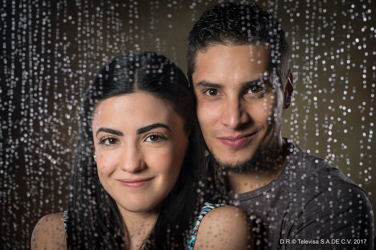 'María y Tadeo Jiménez' son hermanos, hijos de Leticia, son muchachos buenos, pero estarán expuestos a tomar malas decisiones, por lo que sus vidas podrían cambiar en un segundo y arrepentirse de sus actos.