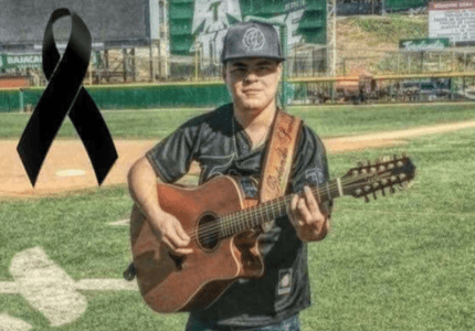 El joven músico Rolando Arellano Sánchez, integrante del grupo Contacto, fue asesinado a los 22 años afuera de la casa de uno de sus compañeros en una colonia de la ciudad de Tijuana, el 3 de marzo. Las razones de su muerte siguen sin aclararse. Arellano Sánchez llevaba poco tiempo radicado en Tijuana.