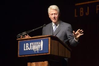 Bill Clinton lamenta que el crecimiento en EEUU lo acumulen los más ricos