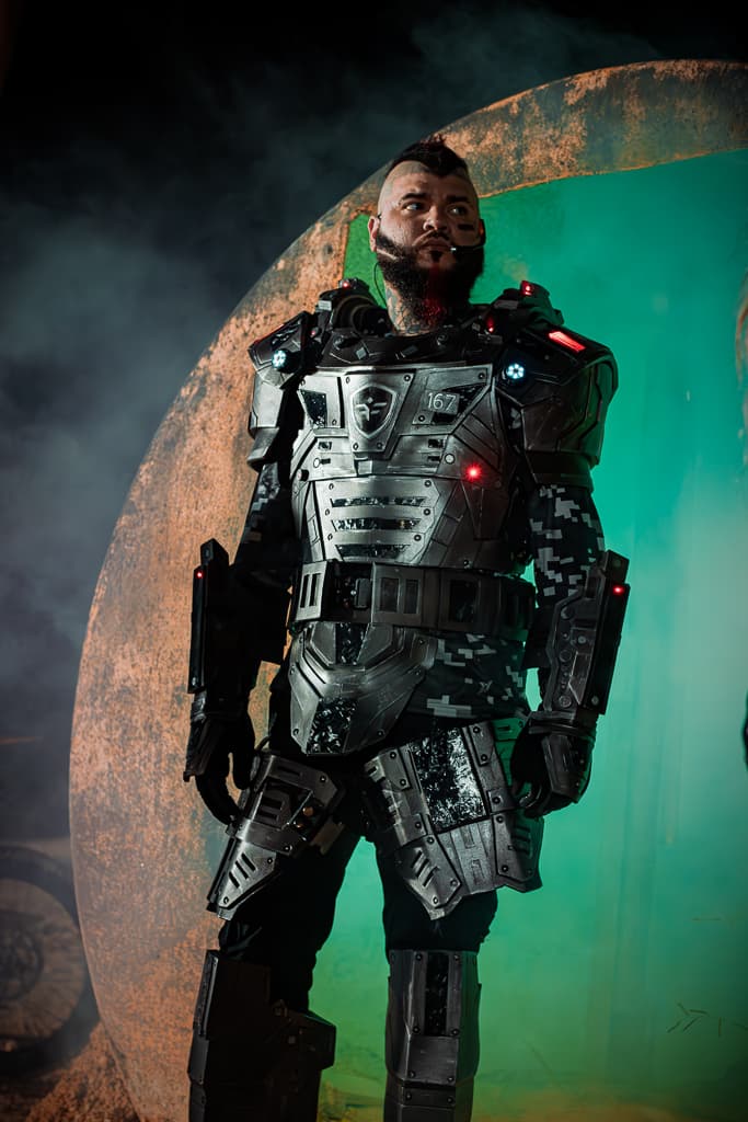 Farruko nos transporto a una era futurista y deleitó con un medley de sus éxitos: 'Shofar', 'Carbon', 'Vrmor', 'Rangos'.