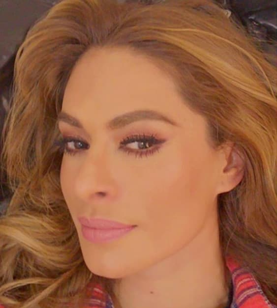 Tomar un vaso de agua en ayunas te ayudará a tener la piel más hidratada y las células más oxigenadas. ¡Sigue los tips de Gali!