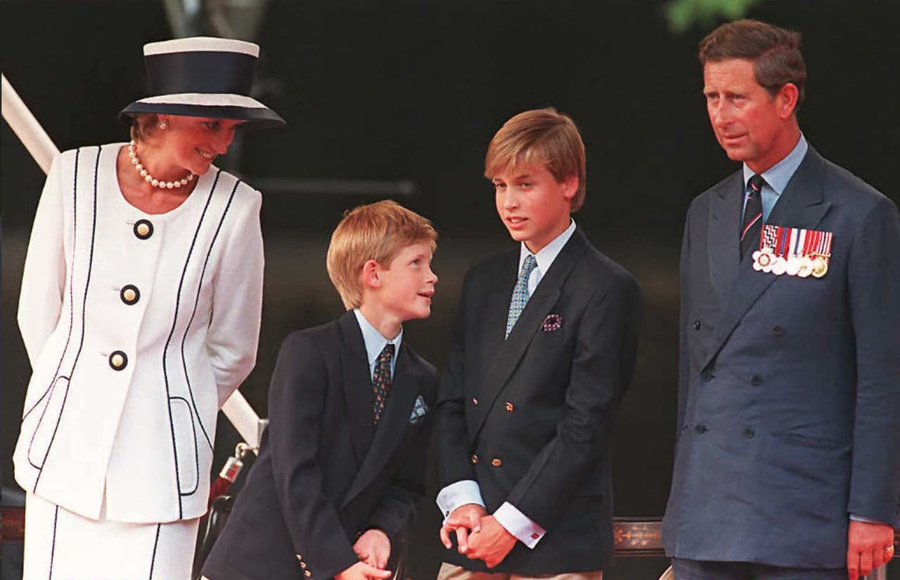 El principe Harry nació el 15 de septiembre de 1984 y es el hijo menor de la princesa Diana y el príncipe Carlos.
