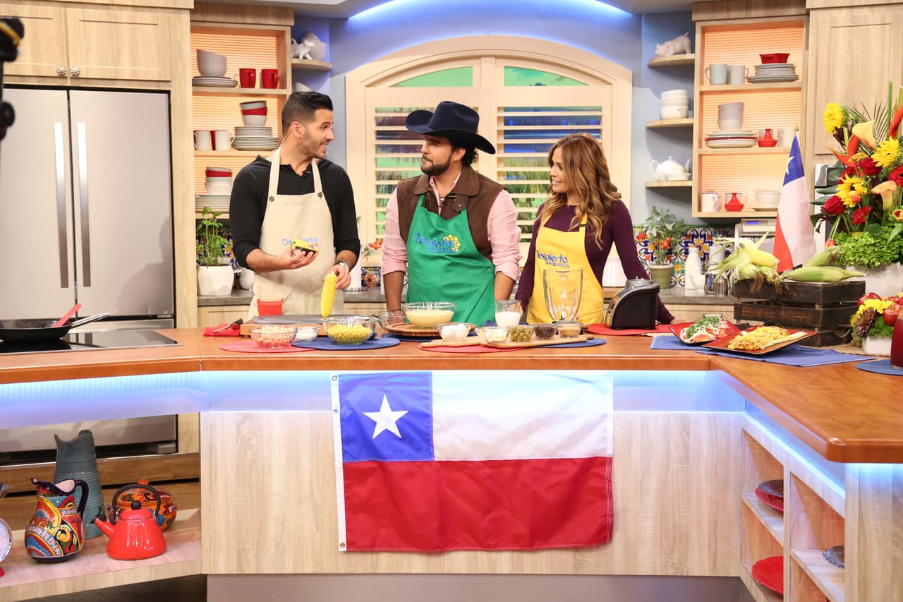 A Jerry le tocó cocinar con el Chef Jesús y se puso su mandil color verde.