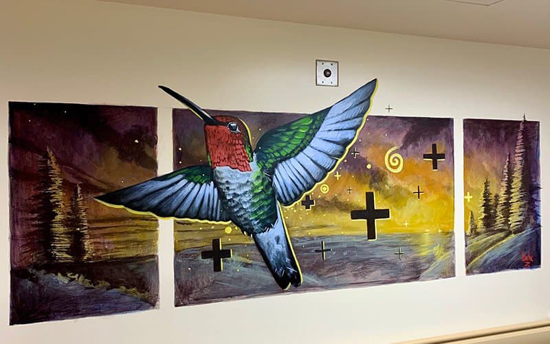 El mural terminado de Landis Bahe dentro de la unidad de salud conductual en Flagstaff Medical Center el 13 de diciembre de 2019. (Foto cortesía de Duane Koyawena)