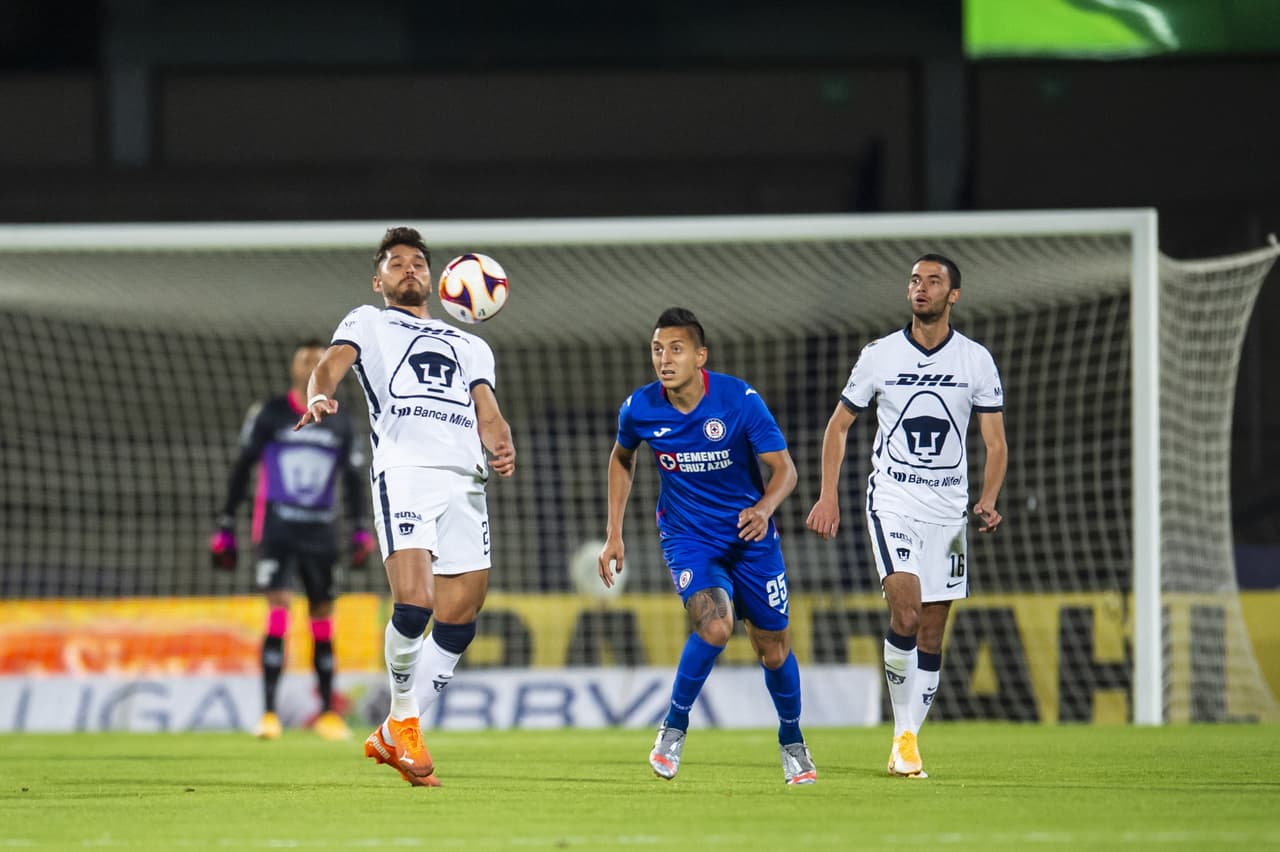 Con gol de Jonathan Rodríguez desde los once pasos, Cruz Azul sale victorioso en su visita a los Pumas 0-1. Cruz Azul retoma el liderato y los Pumas continúan hundidos entre los últimos puestos del torneo.