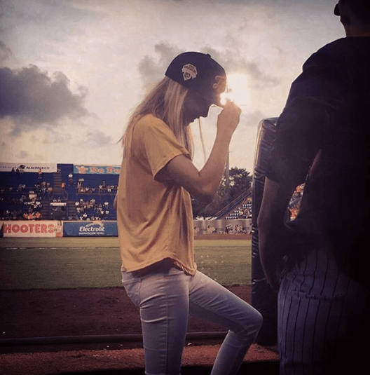 Loreto también ha heredado el gusto familiar por el béisbol, ya que su abuelo era dueño de los Tigres de Quintana Roo, equipo de la liga mexicana.