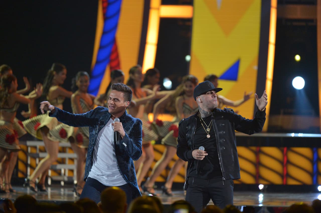 La noche llegó a su fin acargo de Nicky Jam y Sylvestre Dangond.