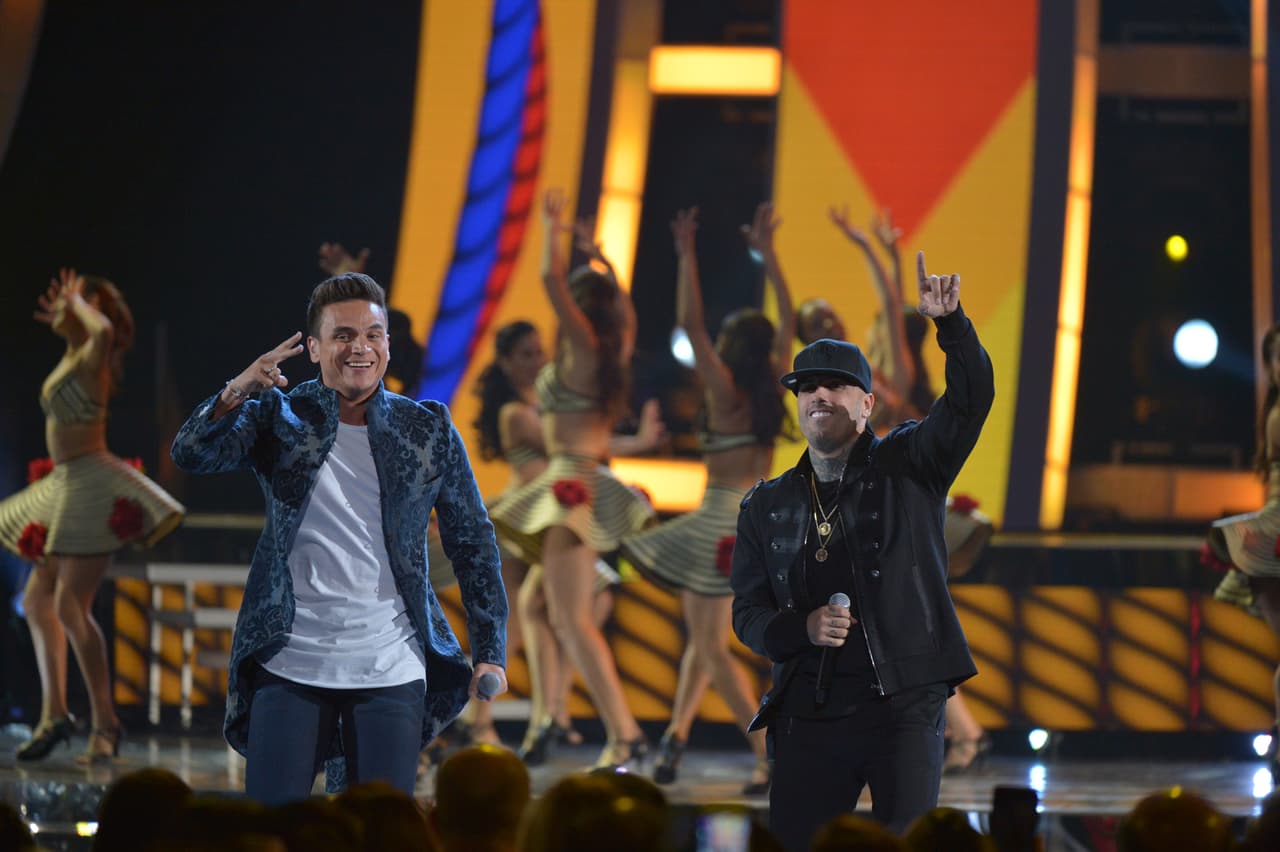 Juntos interpretaron 'Materialista'.