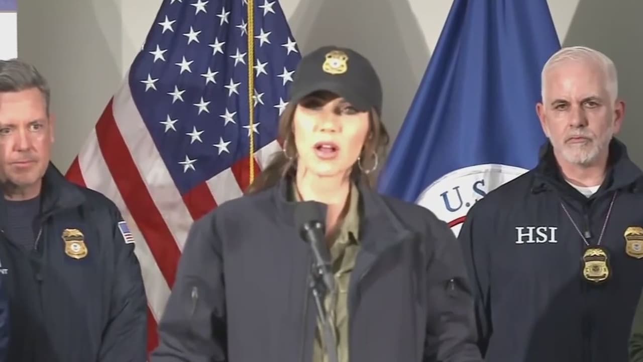 Kristi Noem se extralimitó al poner fin a las protecciones para venezolanos, según determinó un Tribunal de Apelaciones