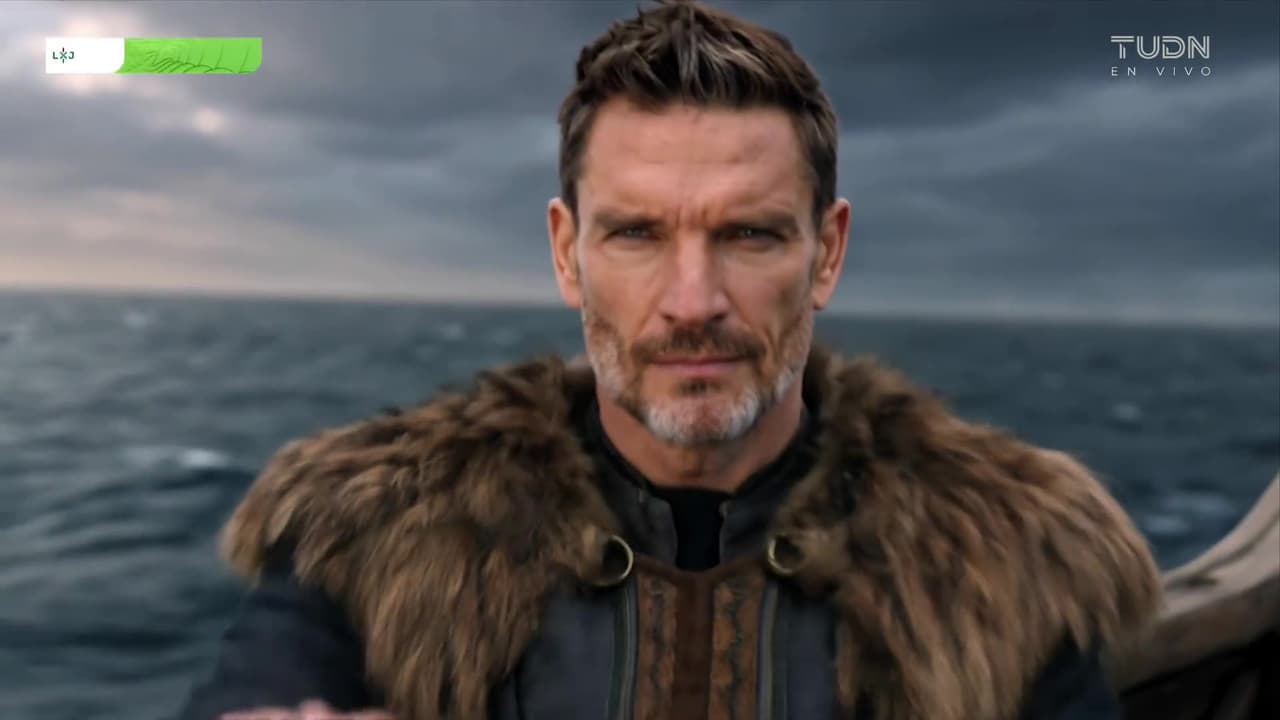 Julián Gil se transforma en vikingo y así rema con todos los aficionados