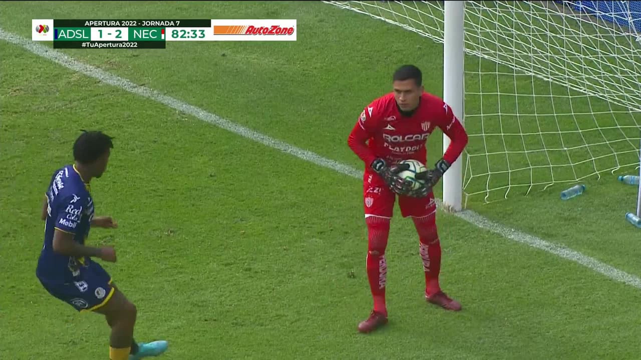 ¡TIRO ATAJADO! disparo por Abel Hernández.