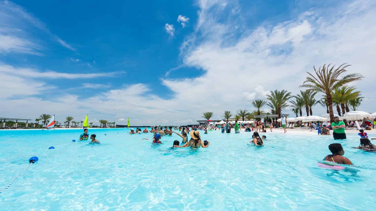 Si quieres escaparte un día con tu familia a una laguna (o playa) paradisiaca muy cerca de Houston, Lagoonfest Texas es el lugar ideal para este verano.
