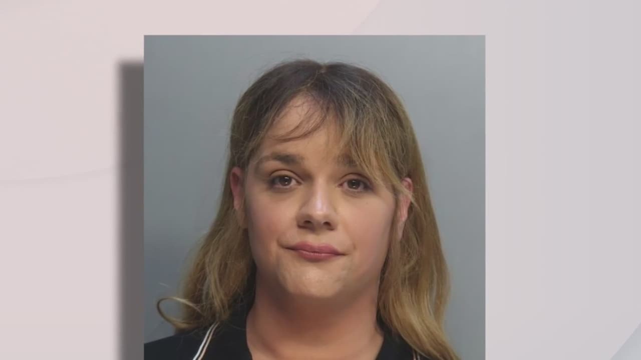 Arrestan en Miami-Dade a mujer de 35 años acusada de tener relaciones sexuales con un menor