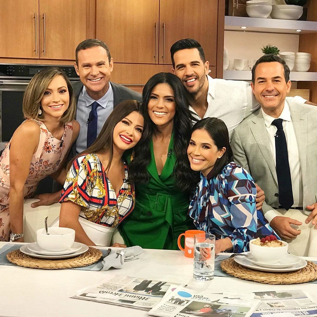 Sus compañeros del show la recibieron con los brazos abiertos y ella les expresó cuanto los extrañó. “De regreso con mi familia de Despierta América ¡Los extrañé mucho!”.
<br>