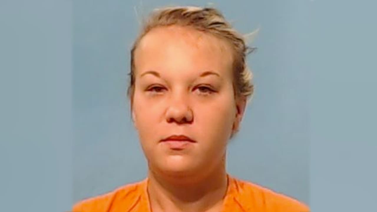 Acusan a joven texana de matar a otra mujer tras pelearse a través de mensajes de texto