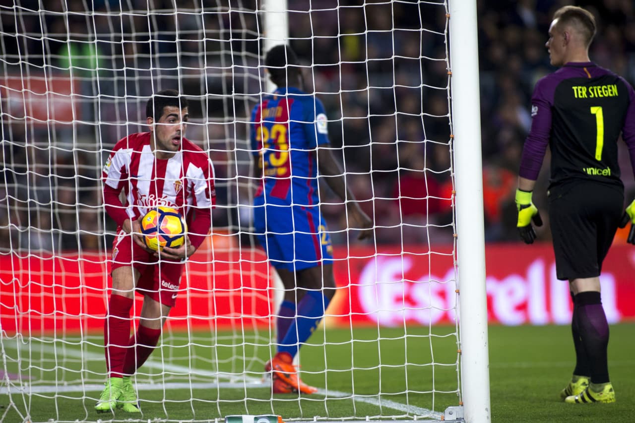 Tras un autogol de Juan Rodríguez, llegó el descuento del equipo asturiano gracias a Carlos Castro en el minuto 21. Este fue su tercer gol de la temporada en la Primera División de España.