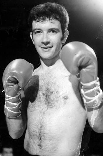 Como su padre, Pedro Jr., era aficionado al deporte y actuó en 1977 en la película 'El Torito de Tepito'.