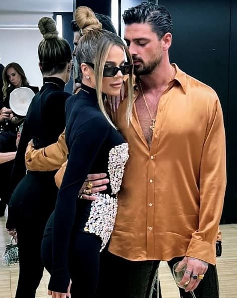 Michele Morrone y Khloé Kardashian posan juntos en Milan Fashion Week