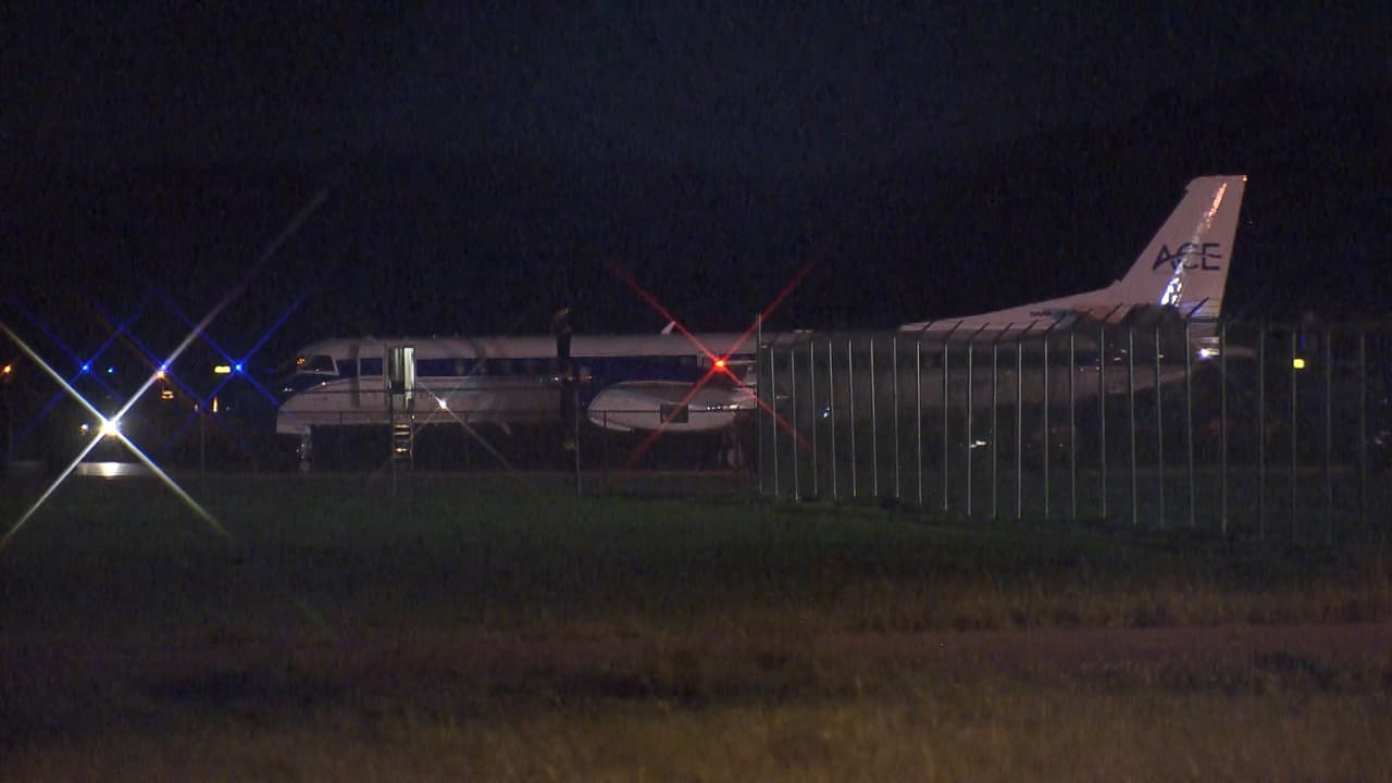 Ahora llegan inmigrantes por avión a Nueva York; arriban 50 menores sin sus padres