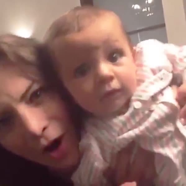 Este hermoso bebé acompañó a la actriz a las grabaciones de '
<b><a href="http://www.univision.com/novelas/la-candidata">La Candidata</a></b>', donde acaparó las miradas de todos sus compañeros actores.