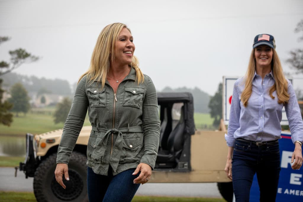 <b>Una congresista que avala teorías conspirativas.</b> Marjorie Taylor Greene, quien logró una banca por Georgia, ha simpatizado con QAnon, un grupo que promueve teorías conspirativas que no tienen sustento pero han hallado apoyo en la base más radical del presidente Donald Trump.