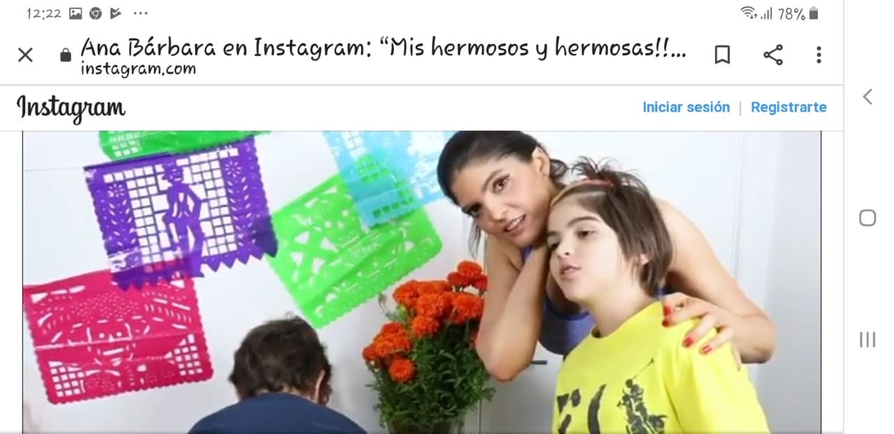 En el clip la cantautora pide a sus seguidores que cuando ella muera, le devuelvan el amor que les tiene mediante esta tradición mexicana. "Hoy por ellos, mañana por nosotros", destacó con un gran sentido del humor.