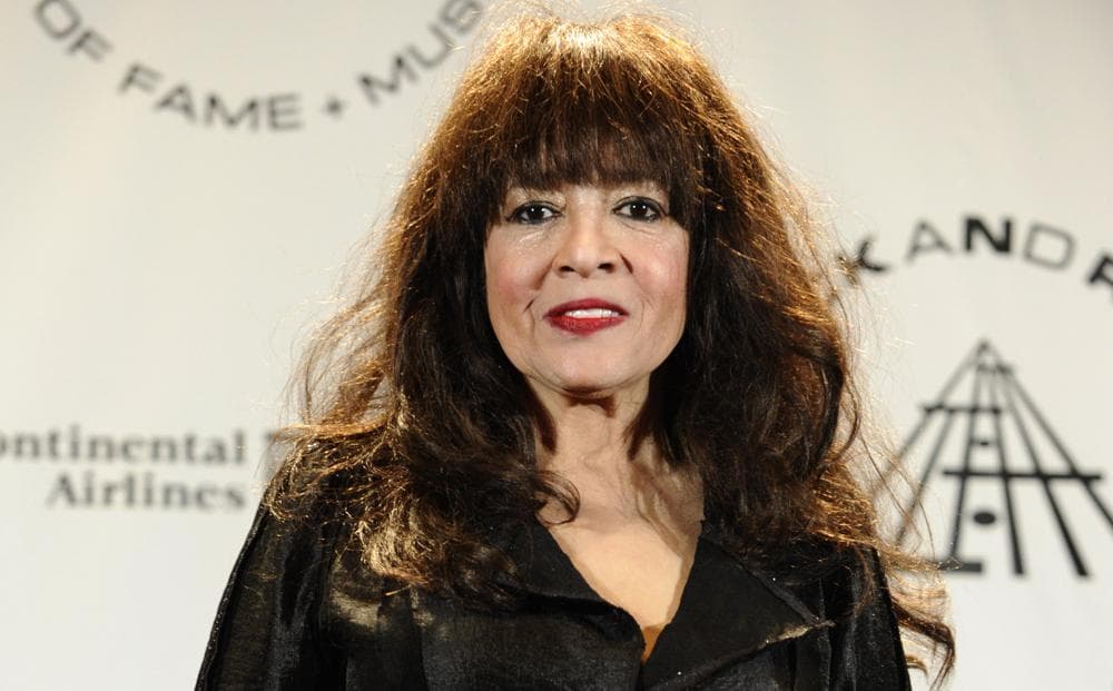 Ronnie Spector, integrante de The Ronettes que cantó 'Be My Baby', muere a los 78 años