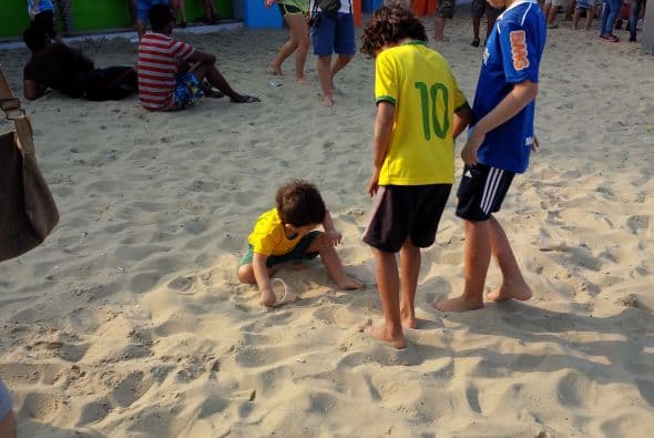 Bélgica y EEUU protagonizan el último choque de octavos de final del Mundial Brasil 2014 y sus fans se apasionan.